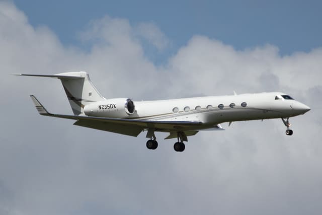N235DX - Business jet