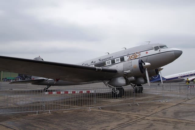 N8336C - Twin-engine aircraft