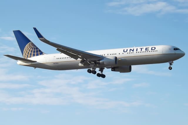 N672UA - Boeing