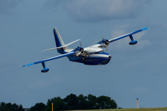 N98TP - Twin-engine aircraft