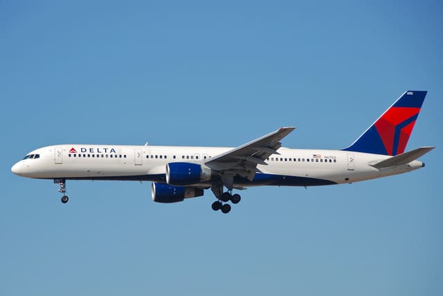 N6702 - Twin-engine aircraft