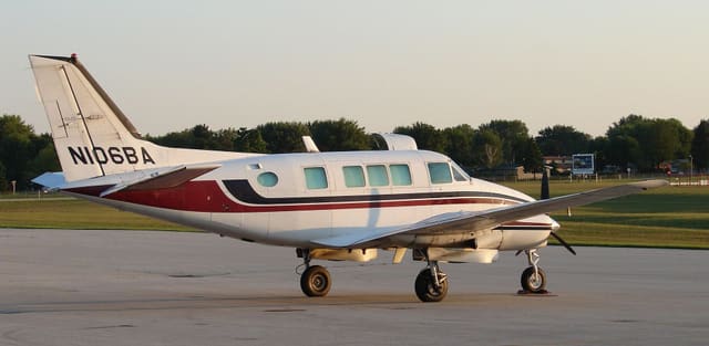 N106BA - Twin-engine aircraft