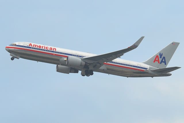 N389AA - Twin-engine aircraft