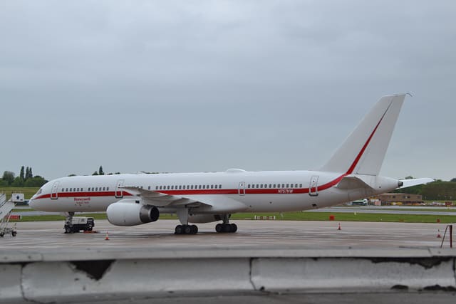 N757HW - Twin-engine aircraft