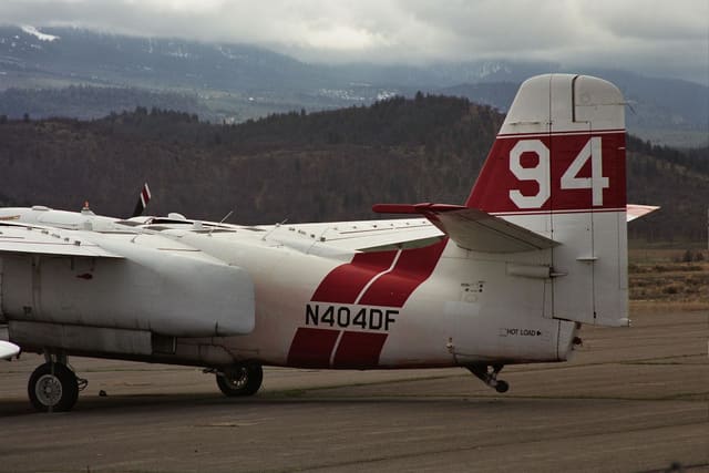 N404DF - Twin-engine aircraft