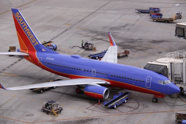 N784SW - Twin-engine aircraft
