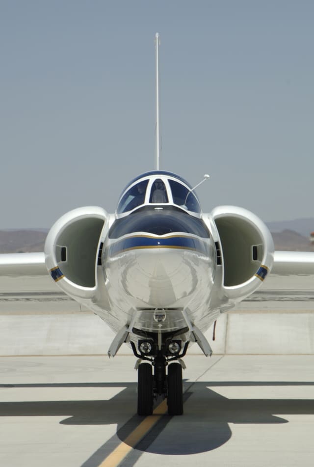 N806NA - Business jet