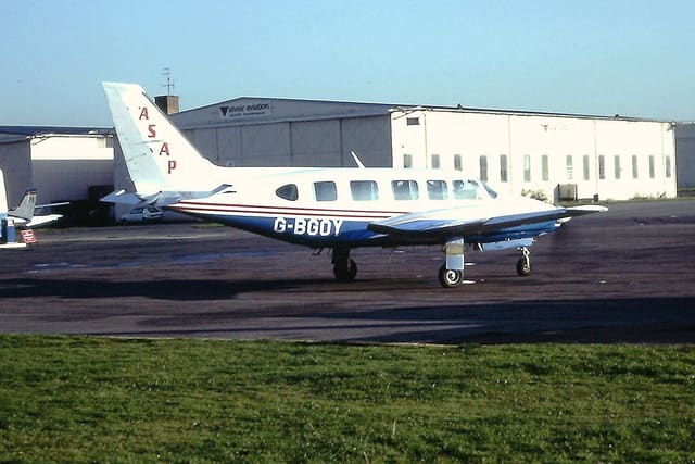 G-BGOY - Twin-engine aircraft