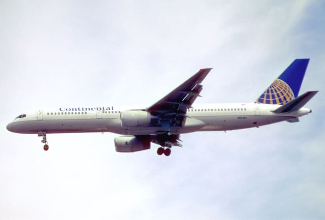 N14121 - Twin-engine aircraft