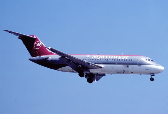 N8903E - Twin-engine aircraft