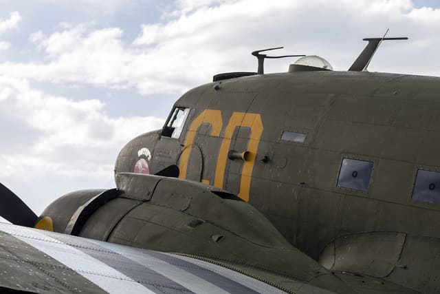 N47SJ - Douglas
