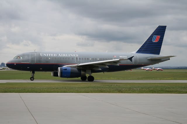 N832UA - Airbus
