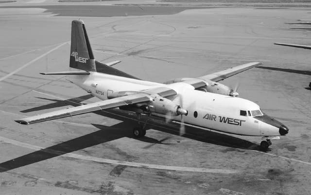 N2704 - Twin-engine aircraft