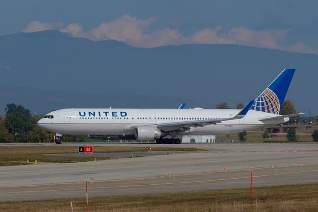 N655UA - Boeing