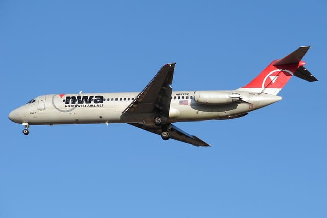 N8933E - Aircraft