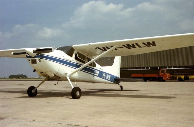 VH-WLW - Cessna