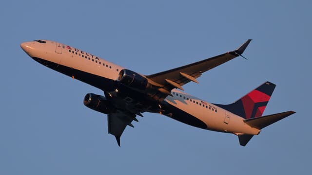 N3765 - Twin-engine aircraft