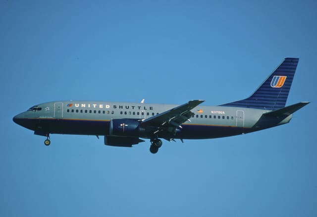 N370UA - Twin-engine aircraft