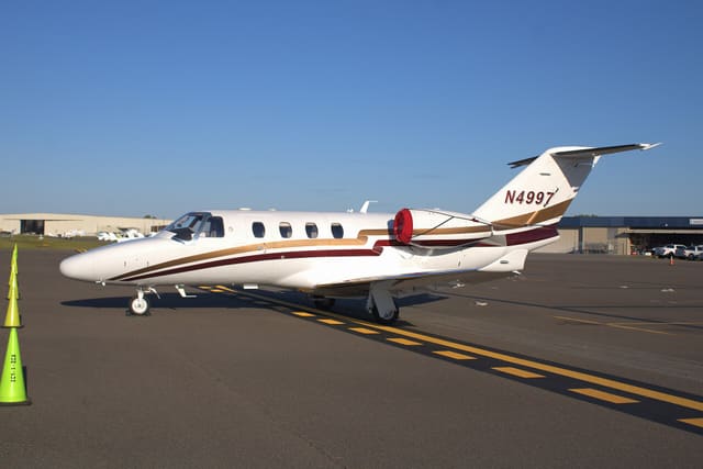 N4997 - Business jet