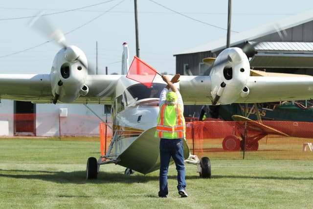 N68102 - Twin-engine aircraft