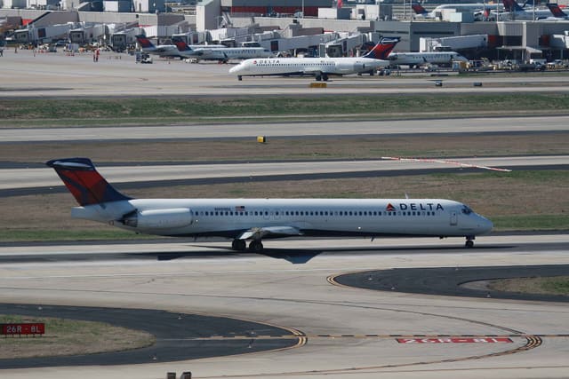 N909DL - Aircraft