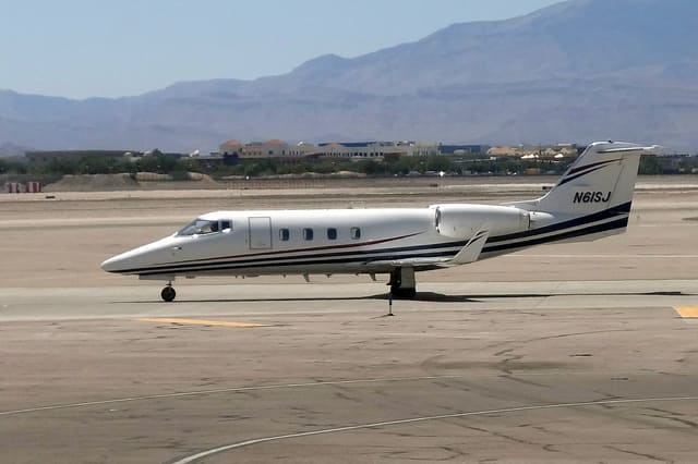N61SJ - Business jet