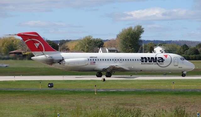 N8934E - Douglas