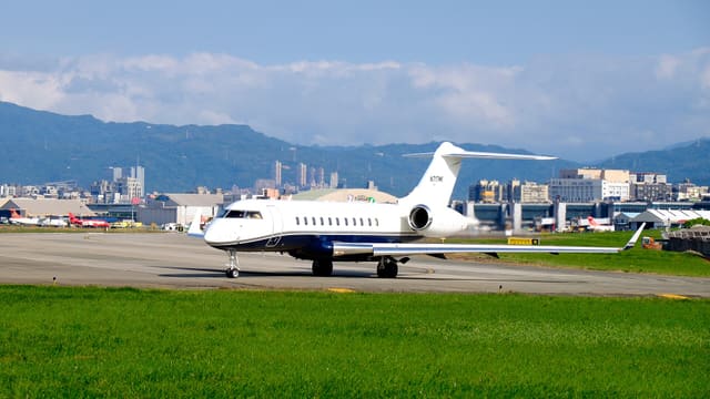 N717MK - Business jet