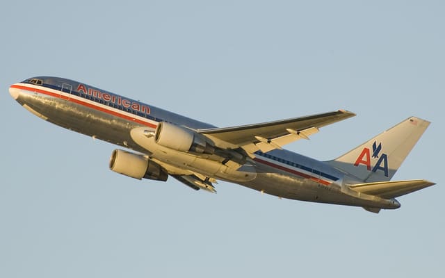 N324AA - Twin-engine aircraft