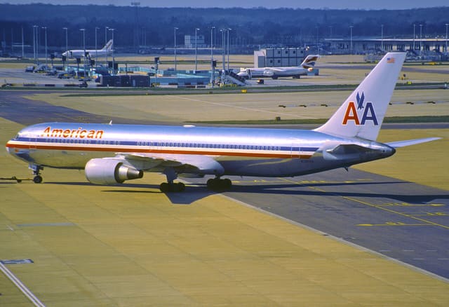 N381AN - Twin-engine aircraft