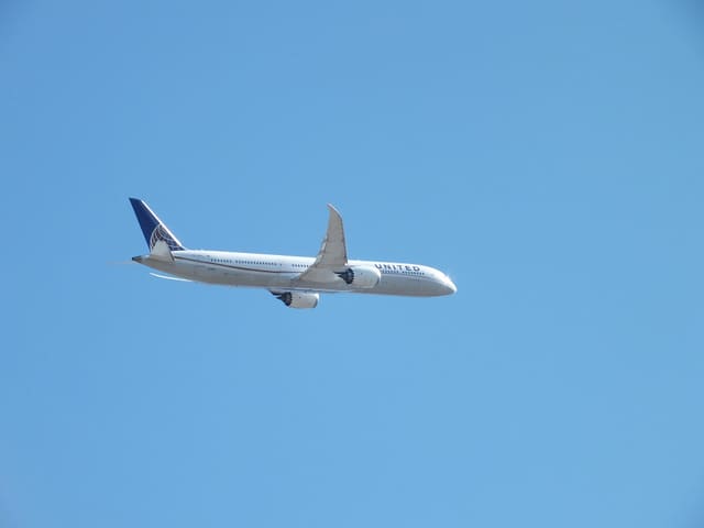 N17002 - Twin-engine aircraft
