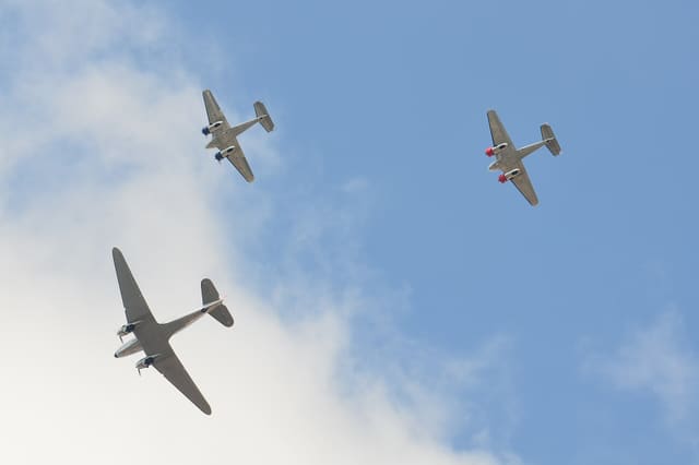N21FS - Twin-engine aircraft