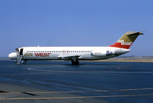 N9345 - Twin-engine aircraft
