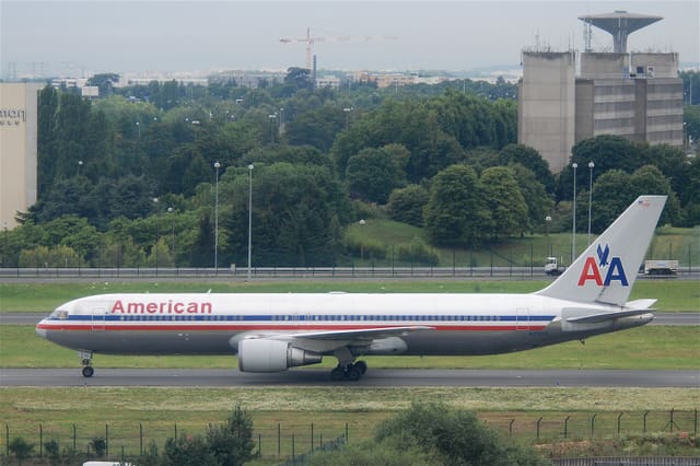 N379AA - Twin-engine aircraft