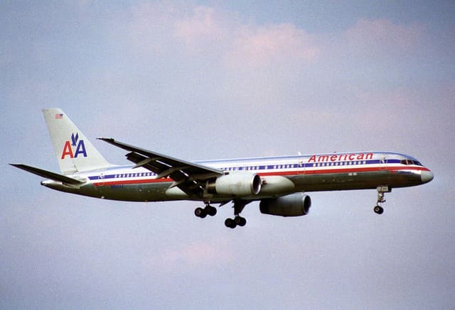 N685AA - Boeing