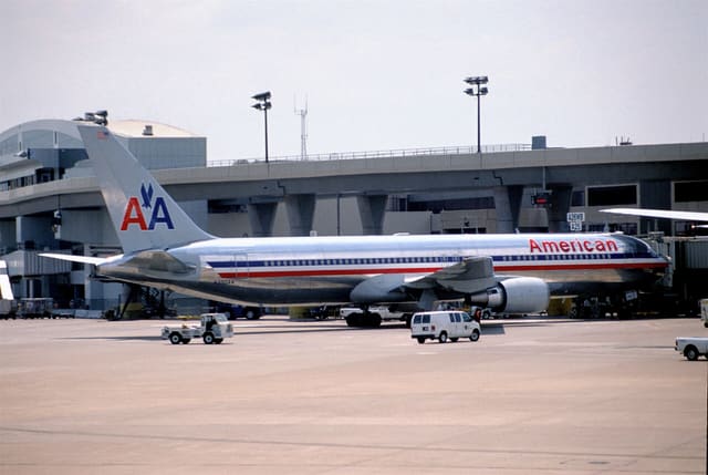 N390AA - Boeing