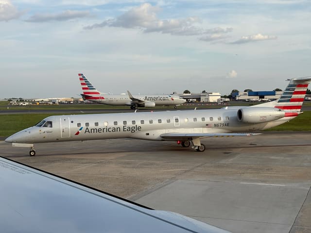 N679AE - Embraer