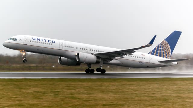 N17122 - Twin-engine aircraft