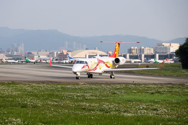 N688JC - Business jet