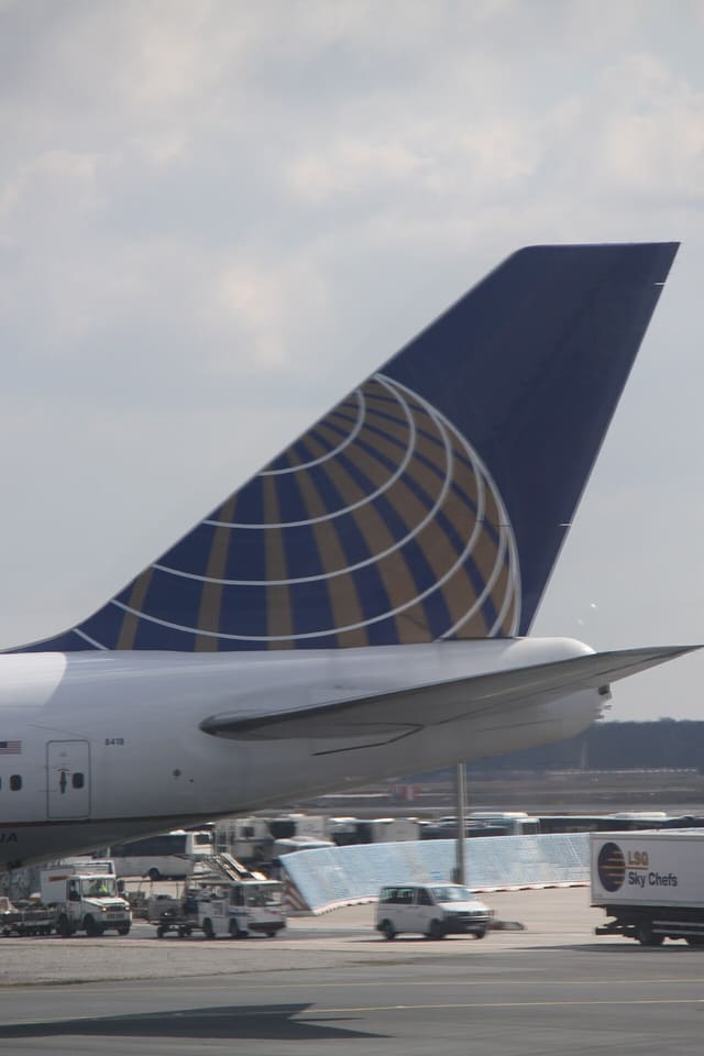 N118UA - Aircraft