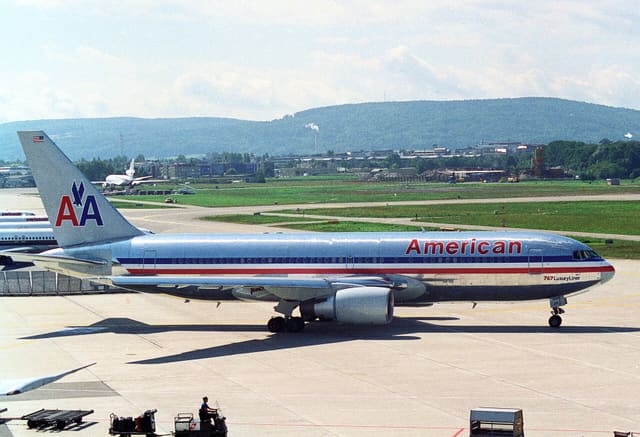 N321AA - Boeing
