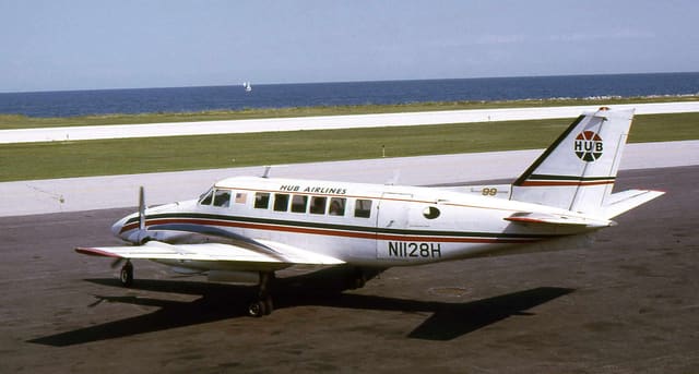 N1128H - Twin-engine aircraft