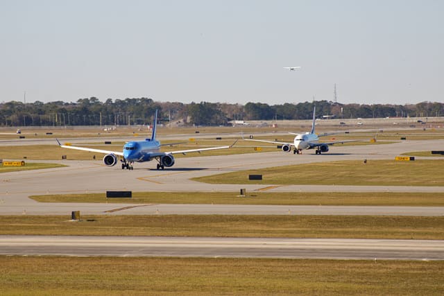 N237BZ - Twin-engine aircraft