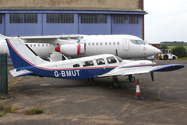 G-BMUT - Twin-engine aircraft