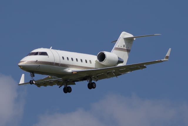 N127SR - Bombardier