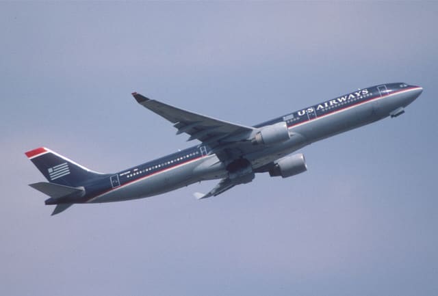 N672UW - Twin-engine aircraft