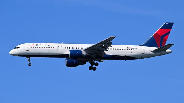 N649DL - Twin-engine aircraft