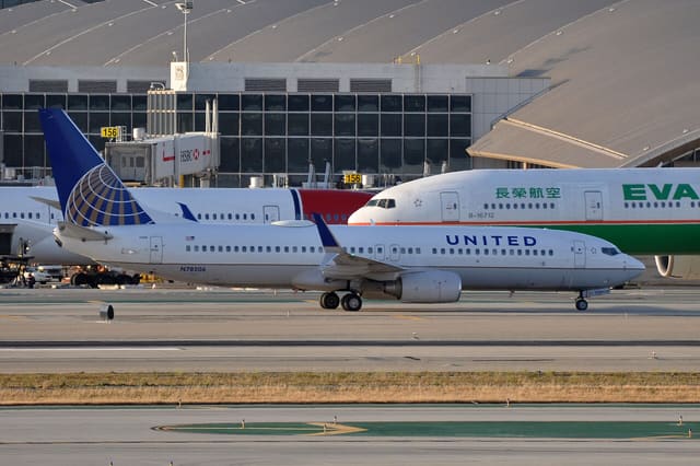 N78506 - Twin-engine aircraft