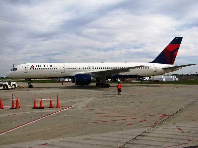 N655DL - Twin-engine aircraft