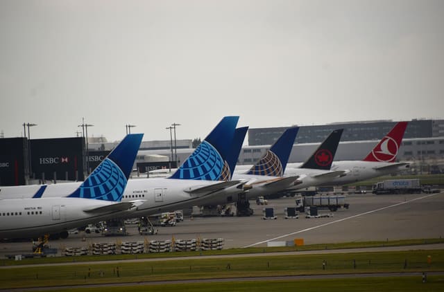 N667UA - Aircraft